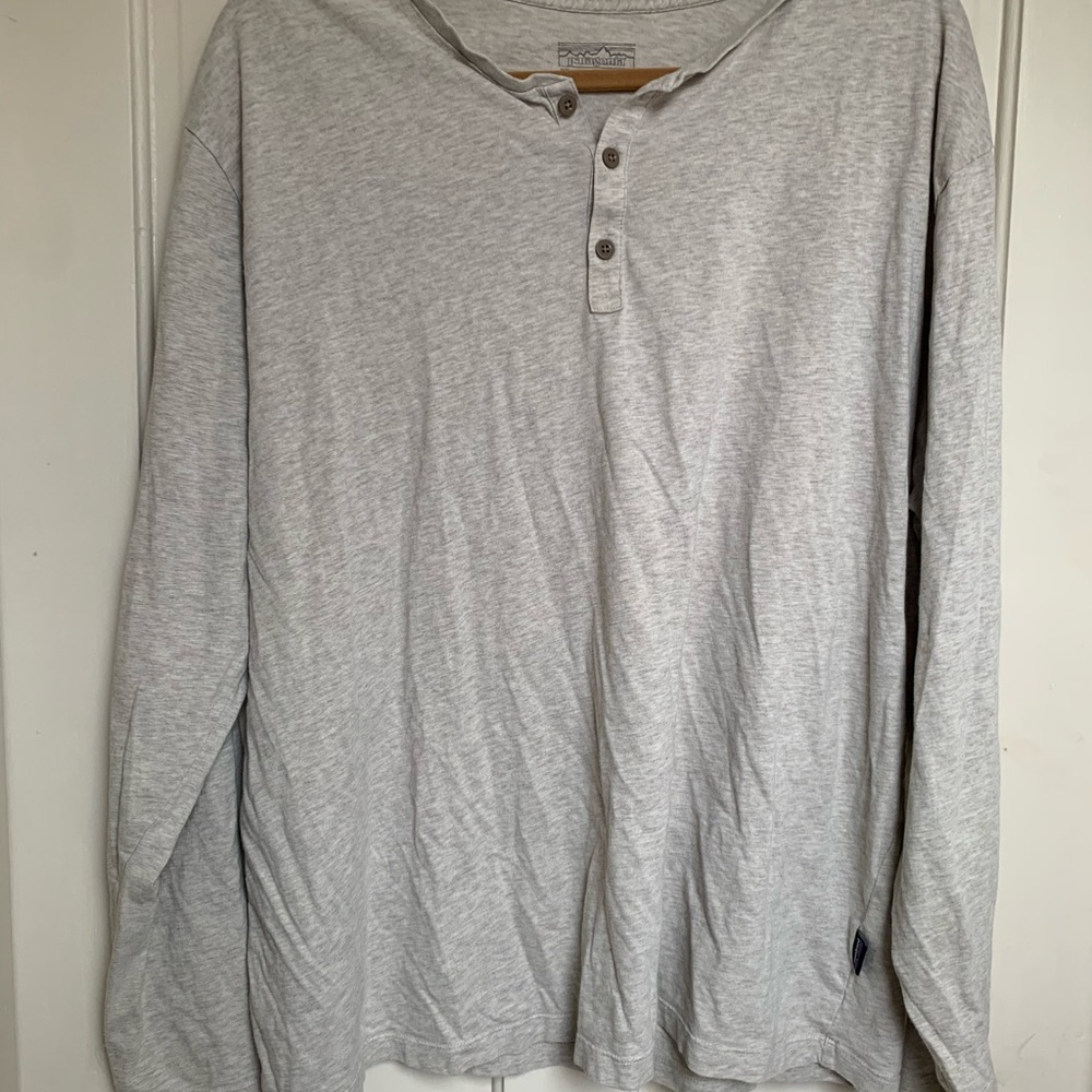 Patagonia cream colored men’s xl long sleeve shirt